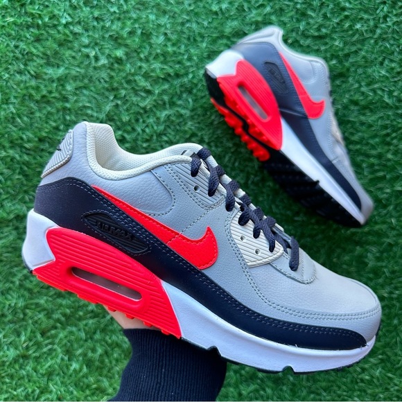 Nike Air Max 90 Ltr Light Smoke Grey / Bright Crimson - Picture 3 of 11